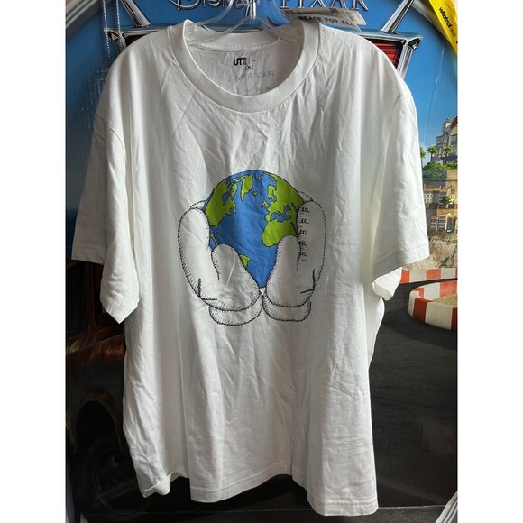 UNIQLO x KAWS UT Graphic T-Shirt White Unisex 4XL Peace for All 457869 NWT - Picture 2 of 6